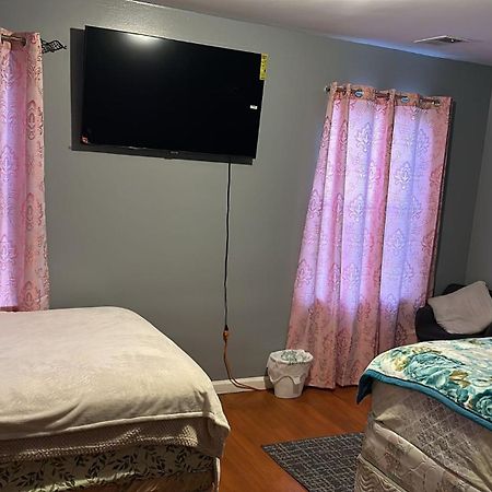 Divine Villa Guest House 65 Sherman 6Mins To Airport And 4Mins To Penn Station نيوآرك المظهر الخارجي الصورة