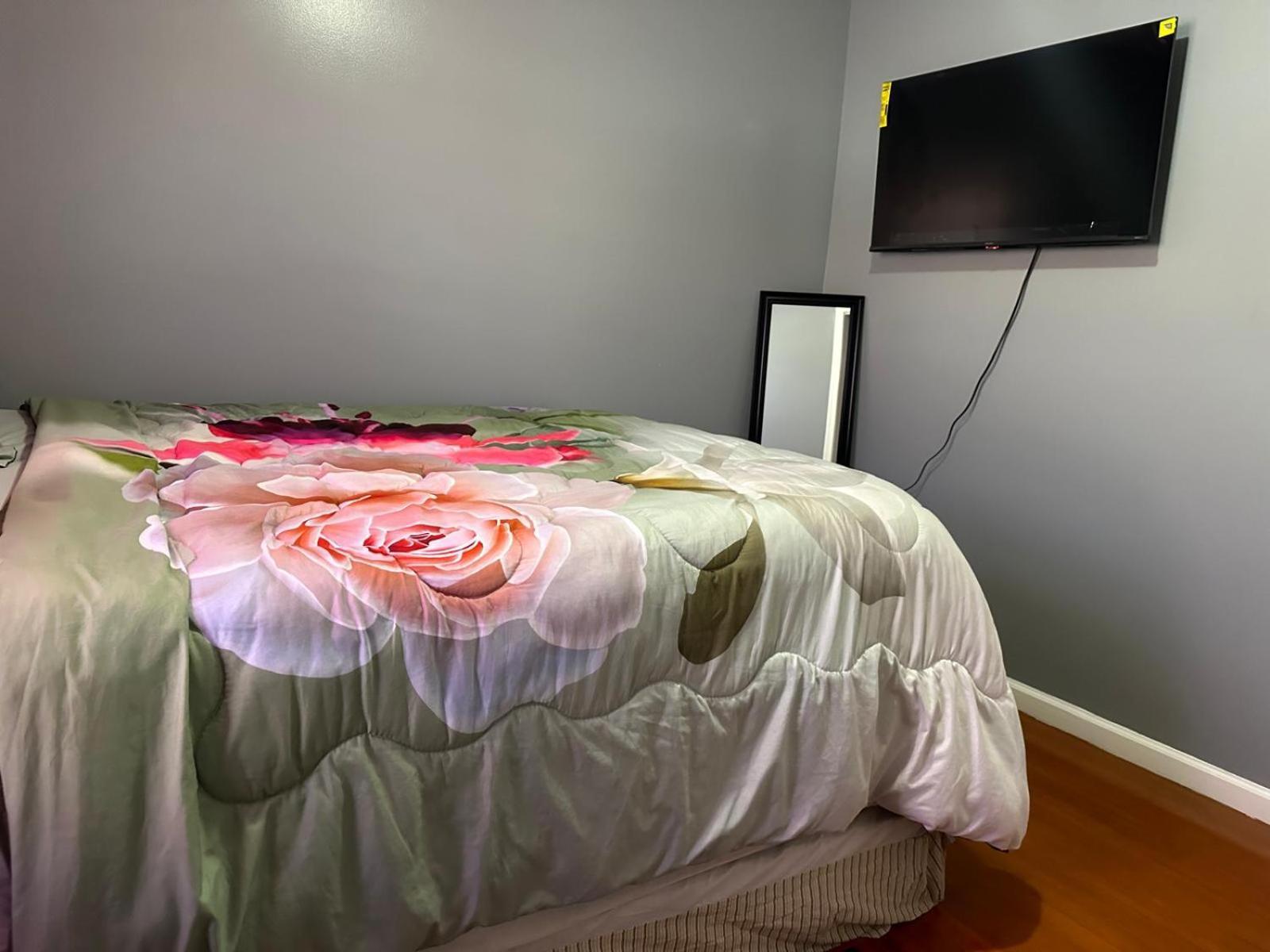 Divine Villa Guest House 65 Sherman 6Mins To Airport And 4Mins To Penn Station نيوآرك المظهر الخارجي الصورة